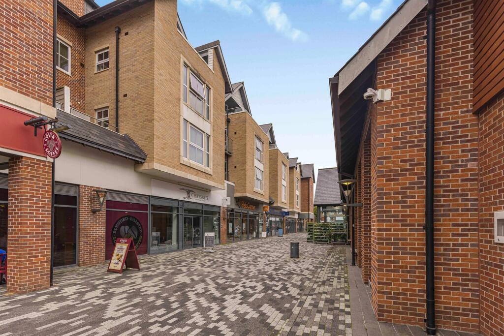 2 bedroom apartment for sale in Hale Road, Hale Barns, Altrincham, WA15